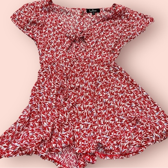 Lulu’s Dondi Red and White Floral Print Tie-Front Short Sleeve Romper - Picture 2 of 4